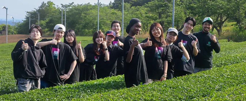 Matcha Otaku team with buyers in tea fields